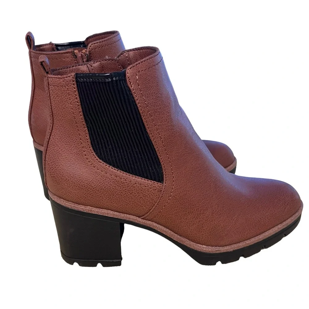 NEW Naturalizer MadalynnGore Brown Lug Ankle Boots Women Sz 7.5 Water Repellent